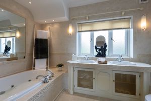 Bed 1 En suite- click for photo gallery